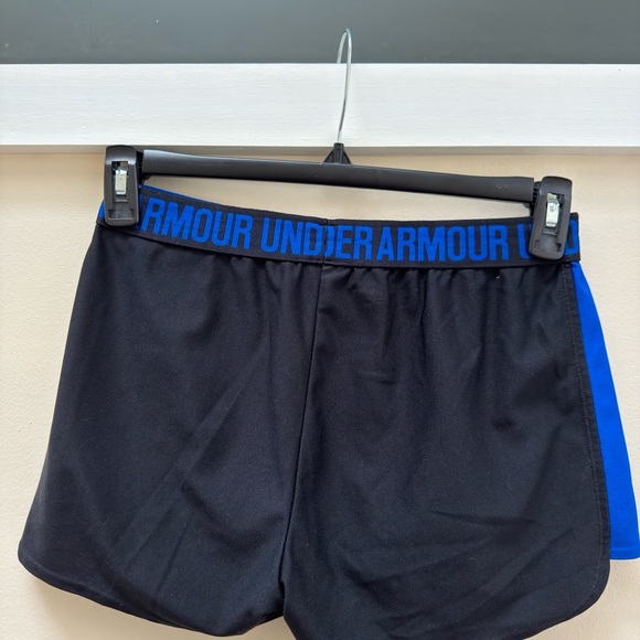 Under Armour Black and Blue Athletic Shorts Lightweight Design - Picture 3 of 4